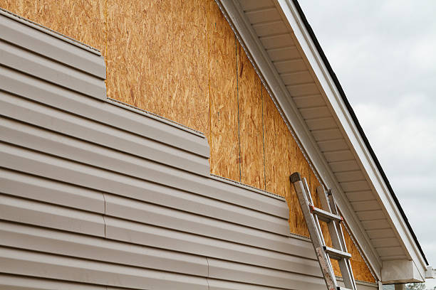 Professional Vinyl Siding technician working in Saegertown, PA